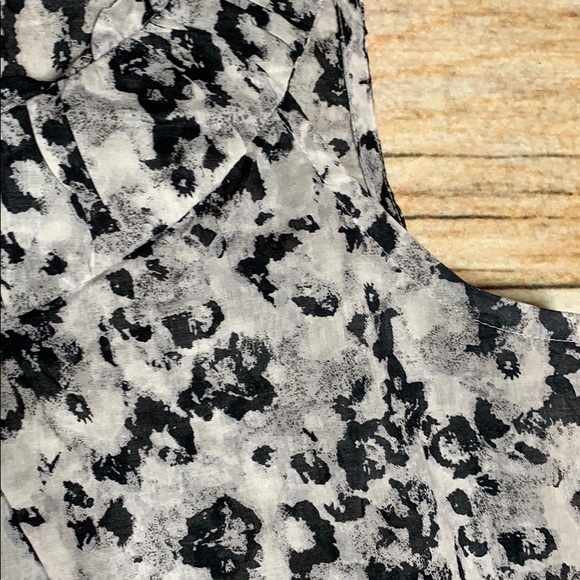 LOFT lightweight sleeveless top animal print - Picture 5 of 8